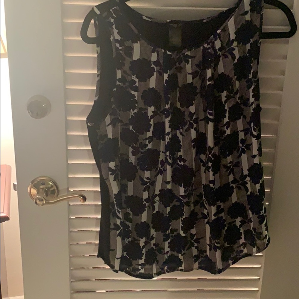 Sleevless blouse